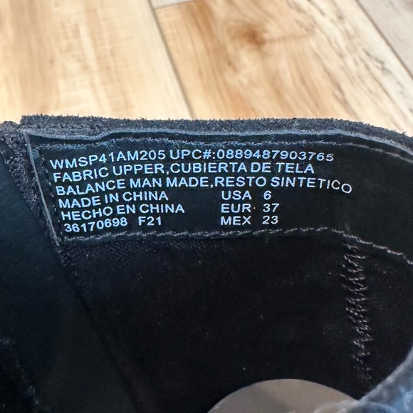 Like New!...Scoop Women's New Black Suede 4" Block Heel Booties Size 6 - Picture 12 of 16